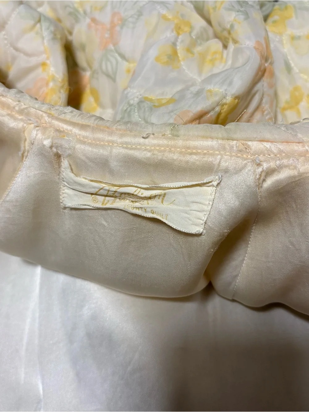 Vintage 50s Barbizon Floral Satin Lace Trim Quilted Robe Housecoat